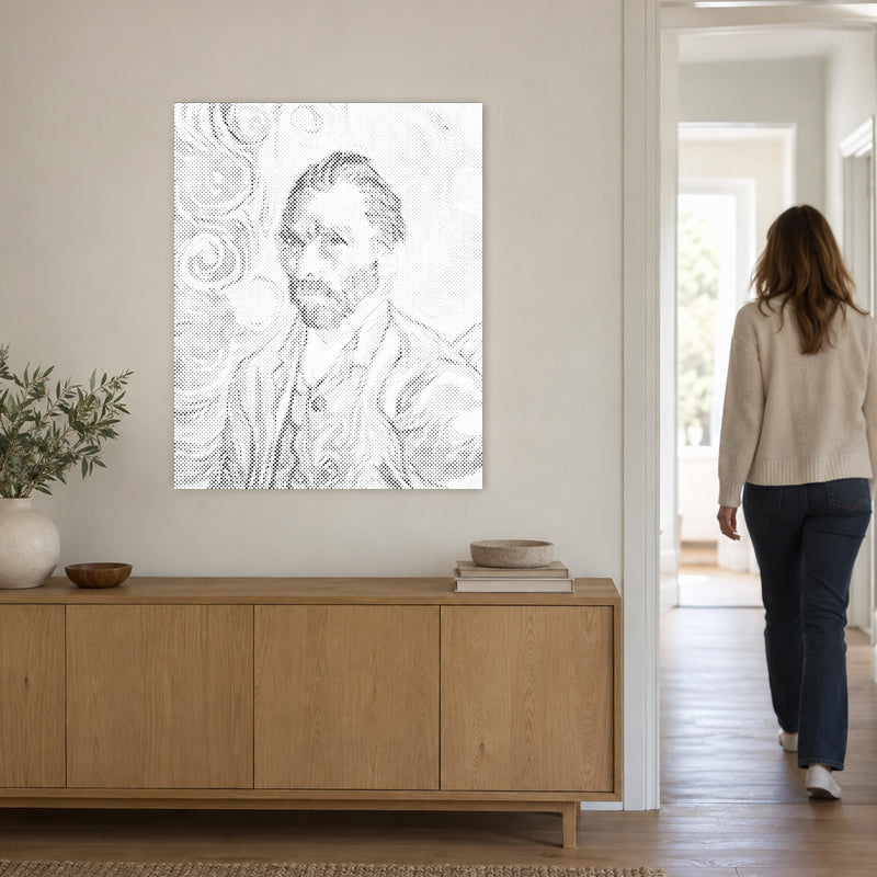 Prikmaleriet “Vincent van Gogh selvportræt”, på en lys væg med en person på vej gennem døren ved siden af.