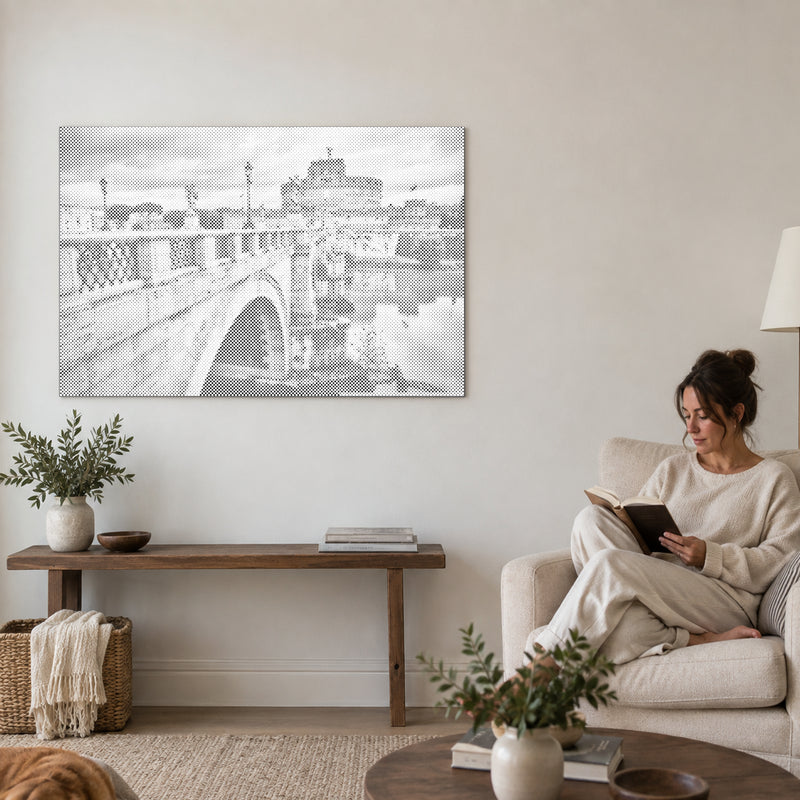 Prikmaleriet “Castel Sant Angelo i Rom”, på en væg i stuen med en person, der læser i en lænestol ved siden af.