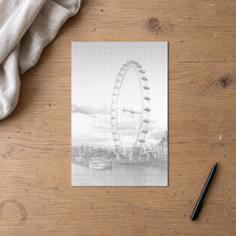 Prikmaleriet “London Eye”, set ovenfra på et arbejdsbord i blødt dagslys.