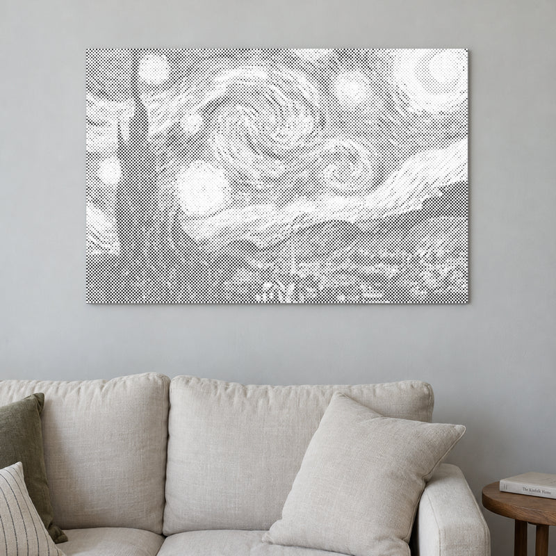 Prikmaleriet “Stjernenatten af Van Gogh”, på en lys væg i et rum med blødt dagslys.